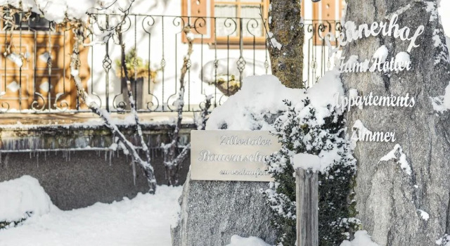 Gästehaus Leitnerhof, Rezerwuj Hotel Hotele w Tyrol z parkingiem, Parking