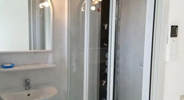 Трёхместный номер Standard с балконом Hotel Capri
