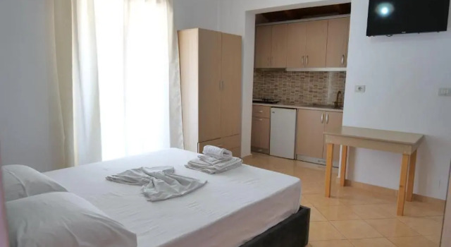 Четырёхместный номер Standard с балконом Pellumb Apartments