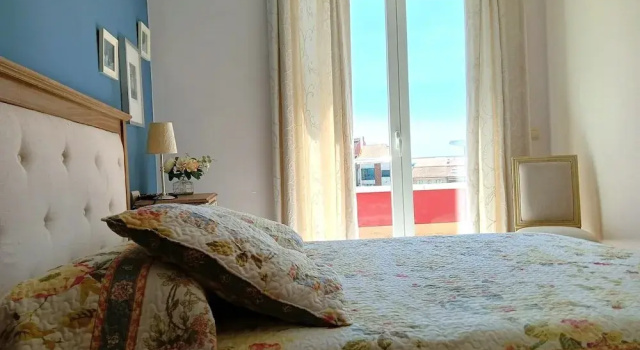 3 Bed Flat - Sleeps 6 - Pool - Garden - Parking, Забронировать Отель Вильягарсия-де-Ароса Pontevedra Province, рядом с Punta Fradiño