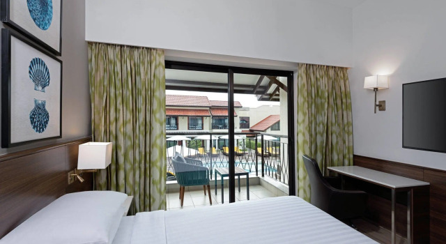 Двухместный номер Deluxe с балконом и с видом на бассейн Fairfield by Marriott Goa Benaulim