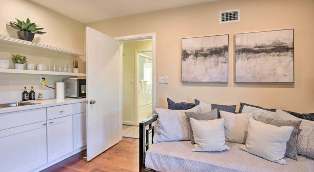 Los Angeles Suite ~ 7 Mi to Venice Beach!, Забронировать Отель Отели Лос-Анджелеса 3 звезды, 3*