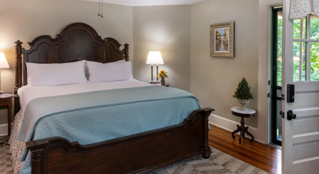 Двухместный люкс Pinecrest Bed & Breakfast