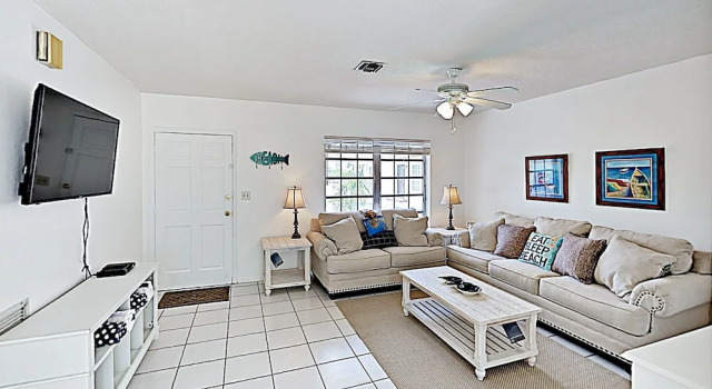 New Listing! Updated Beach W/ Sparkling Pool 1 Bedroom Condo, Rezerwuj Apartament Hotele w Broward County z parkingiem, Parking