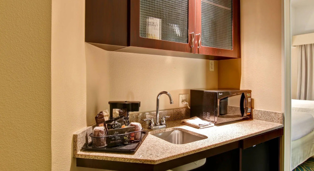 Четырёхместный люкс SpringHill Suites Fresno