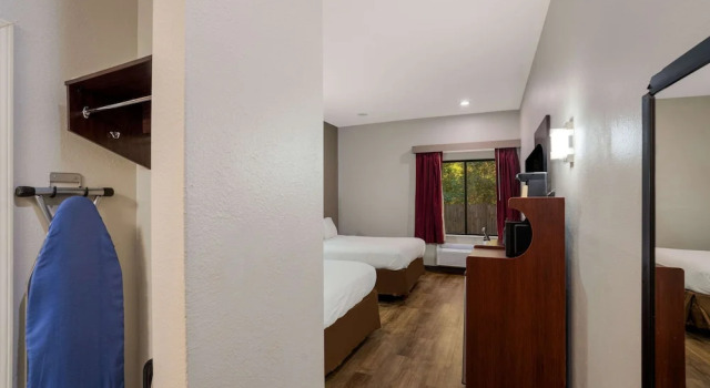 Standard Vierer Zimmer Rodeway Inn Brandon - Jackson East