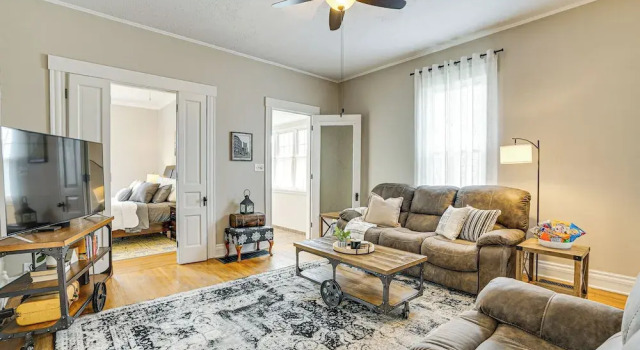 Home w/ Fenced Backyard, 6 Mi to Dtwn Louisville!, Забронировать Отель Отели Луисвилл 3 звезды, 3*