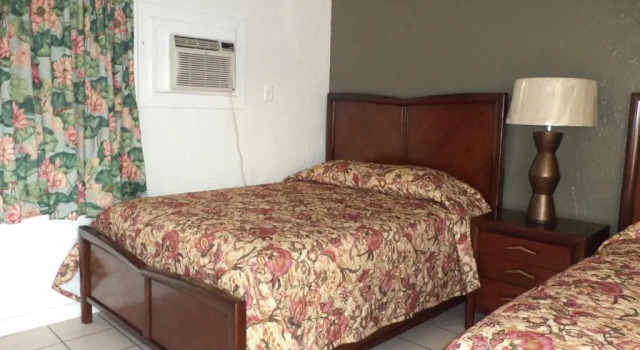 Run of House Glades Motel - Naples