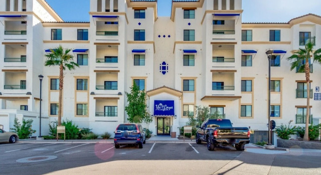 Resort Poolside Two Bedroom + Office and 2 Masters! 30 Night Minimum! by Redawning, Забронировать Курортный отель Чандлер 