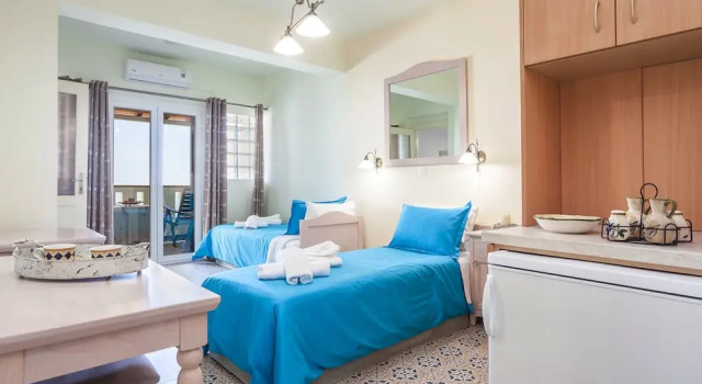 Люкс с балконом Stafylos Suites & Boutique hotel