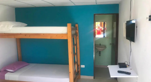 Standaard Vierpersoonskamer met uitzicht Hostal El Hangar