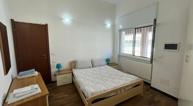 Nice Apartment With sea View in Genoa, Забронировать Апартаменты/квартира Отели Генуи с парковкой, Парковка