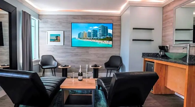 Двухместный люкс Oceanfront Colony Hotel
