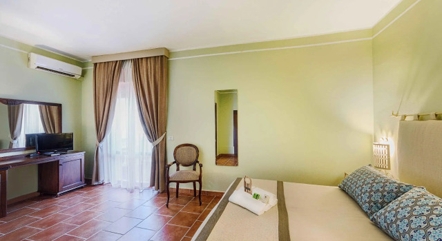 Трёхместный номер Standard Colonna Palace Hotel Mediterraneo