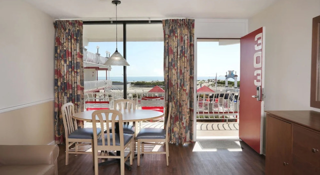 Номер Deluxe с видом на океан Matador Oceanfront Resort
