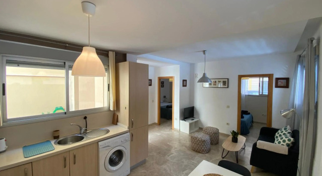 Central 2 bedrooms apartment with patio