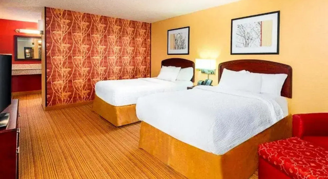 Четырёхместный номер Standard с балконом Sonesta Essential Junction City