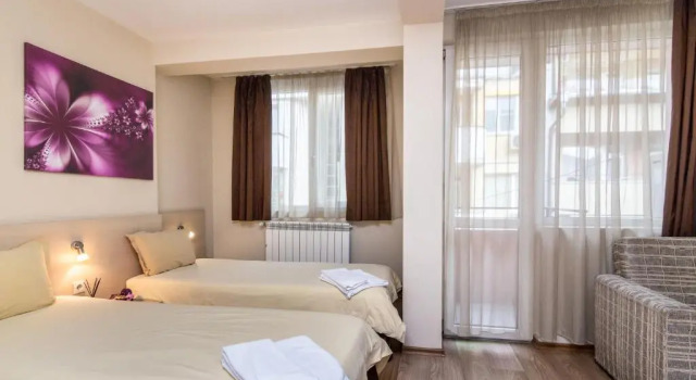 Трёхместный номер Standard с балконом Family Hotel Madrid