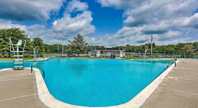 Pet-friendly Pocono Lake Cabin w/ Community Pool!