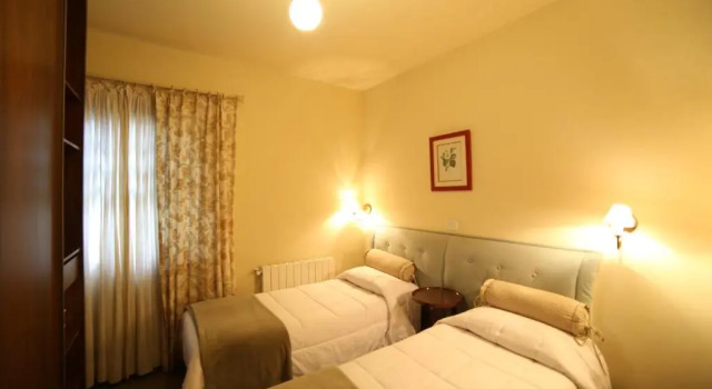 Четырёхместный номер Standard Дуплекс Europa Hotel