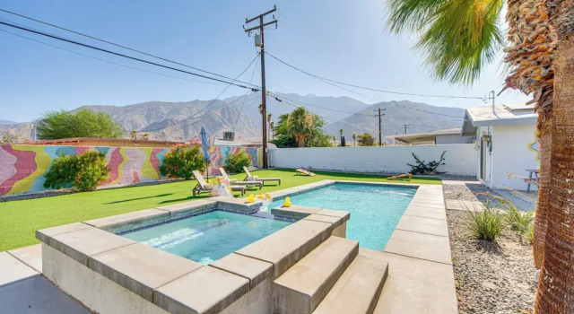 Коттедж Outdoor Oasis w/ Pool: Pink Palm Springs Paradise!