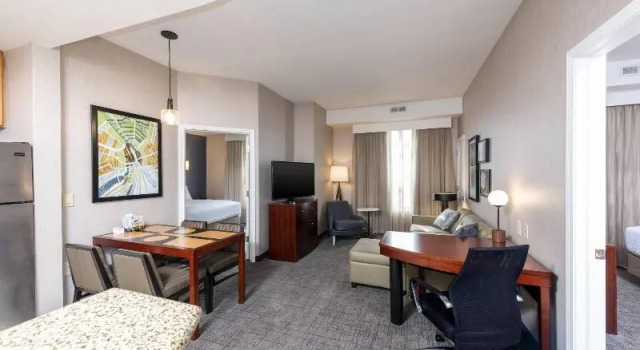 Четырёхместный люкс Residence Inn by Marriott Midland