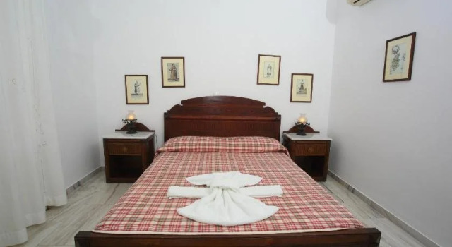 Ostria, Prenota Hotel Naoussa 