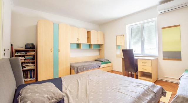 Amazing Apartment in Split With 3 Bedrooms, Wifi and Indoor Swimming Pool, Prenota Appartamento Hotel a Croatian Islands con piscina, Piscina