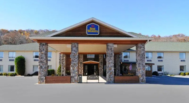 Кровать в общем номере SureStay Plus Hotel by Best Western Berkeley Springs