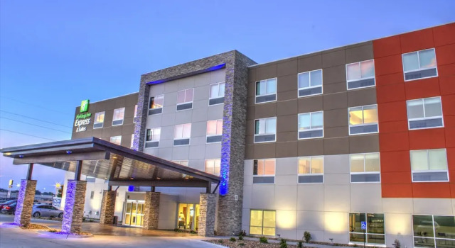 Holiday Inn Express & Suites Spencer, Rezerwuj Hotel Hotele w Spencer z basenem, Basen