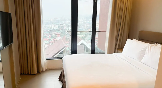 Четырёхместный номер Standard с балконом и с видом на город Uphill Baguio managed by Baguio Terra