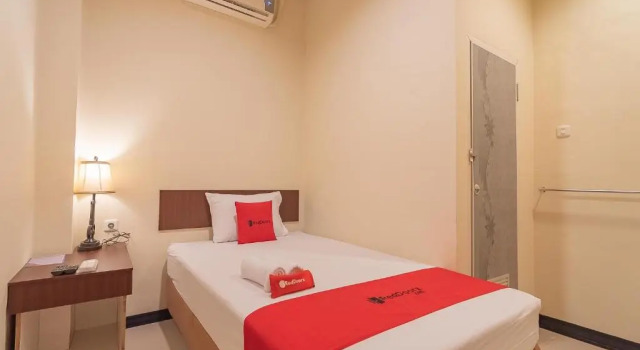 Номер Economy RedDoorz at H Agus Salim Street Pontianak