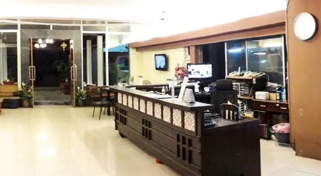 Natee Place, Забронировать Отель Отели Чиангмай с парковкой, рядом с Wat Srisupan, Парковка
