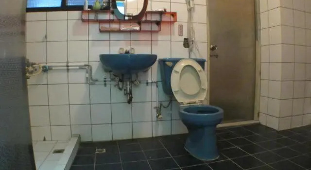 Кровать в общем номере (мужской номер) Ku Shan Yuan Hotel-No Lift