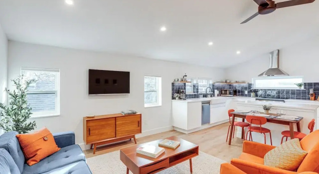 < 1 Block to City Park: New-build Apt in Denver!, Buchen Sie Ferienwohnung Denver Colorado, in der Nähe von Denver Zoo
