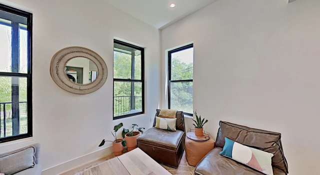 Designer Eastside Hideaway W/ High Walkability 3 Bedroom Home, Book Hotel Hoteller i Austin med parkering, nær Downs Park, Parkering