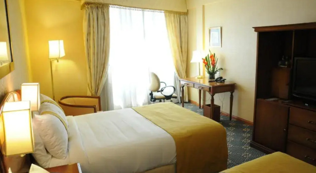 Четырёхместный номер Deluxe InterTower Hotel