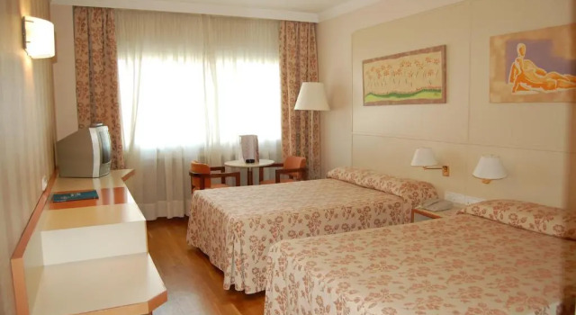 Семейный номер Standard Hotel Urpí