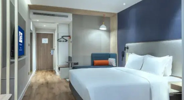 Люкс с видом на озеро Holiday Inn Express Yangjiang City Center by IHG