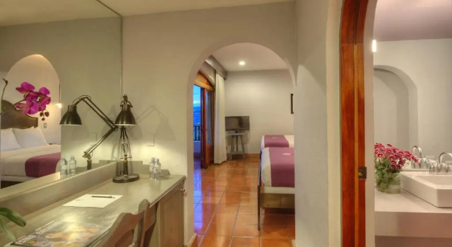 Четырёхместный номер Deluxe Alta Las Palomas Hotel