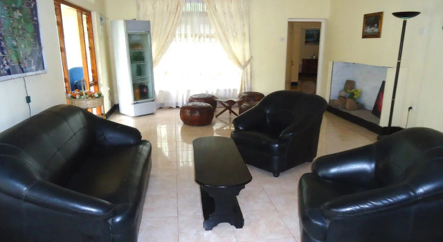 Lions Den Hotel