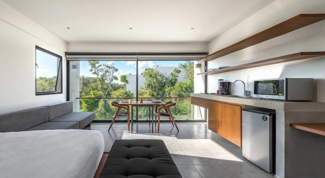 Unbeatable Located Spacious Loft With Amazing Roof