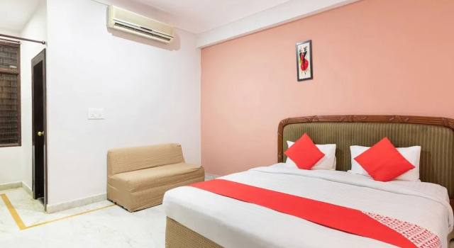 Oyo 36398 Hotel Balaji, Book Hotel Phanda 