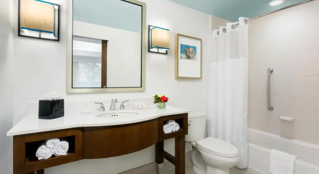 Номер Standard с видом на бассейн Hilton Garden Inn Key West / The Keys Collection