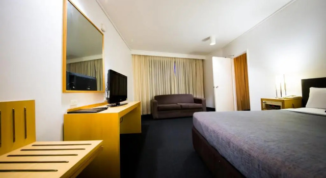 Семейные апартаменты Sandown Regency Hotel & Apartments