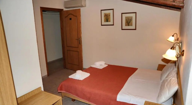 Castri Hotel, Buchen Sie Hotel Delphi Zentralgriechenland
