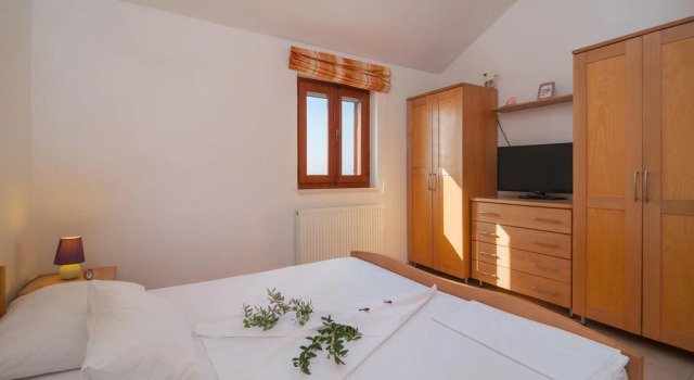 Amazing Home in Sutivan With 2 Bedrooms, Wifi and Private Swimming Pool, Забронировать Отель Отели Сутиван с парковкой, Парковка