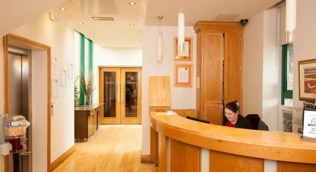 The Arches Hotel, Prenota Hotel Baile Chláir (Claregalway) 
