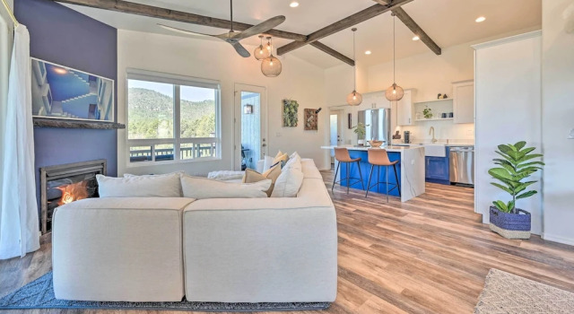 Коттедж Mtn Views & Gas Fire Pit: Luxe Pine Escape!