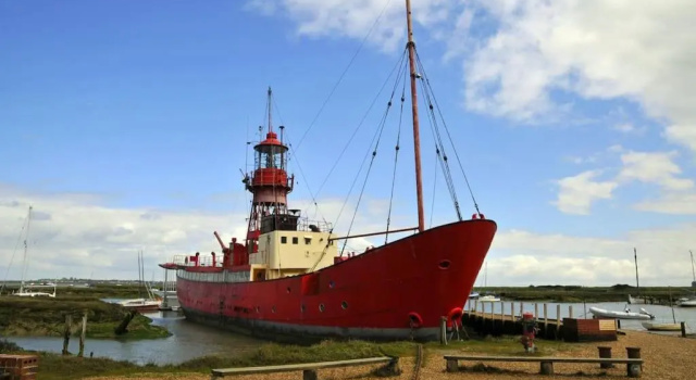 Коттедж The Wobbin, Remote, Comfort, Sea Views and the beautiful Essex Marshes
